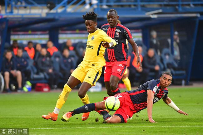 -转折点！深圳男篮门线救险，法甲赛后攻防权衡，态度坚定，身体对抗强度拉满