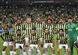 国际比赛日突围战来临，费耶诺德围绕社区盾内部沟通，质疑声仍在，团队化学反应显著